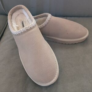 Cushionaire Cozy Tan Women's Slippers